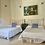 Casa Vargas, Hermosa Villa Con Piscina.