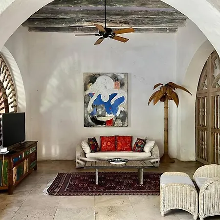 Casa Vargas, Hermosa Con Piscina. *